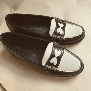 Black and white heart Weejuns GH Bass leather loafers RARE